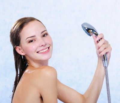 nude women in shower
